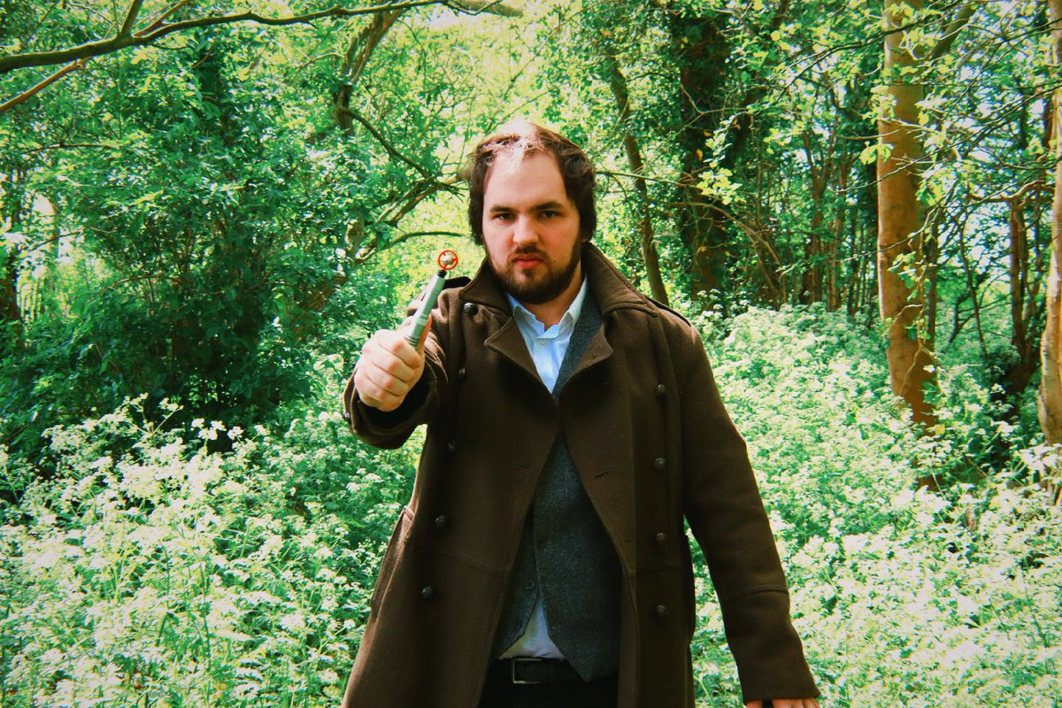 IndieGeekGuy's tweet photo. So here is our #StayingInTheTARDIS own Doctor costume attempt (photos taken about 2 mins up the road from home) @bbcdoctorwho hope you like haha 😛 #DoctorWho thanks @Hannah_jayne16  for shooting 😛 https://t.co/Si5fsXLLak