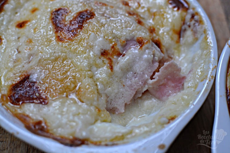 tererecetas's tweet photo. Cómo preparar el más delicioso gratinado de bechamel con jamón de york y huevo duro, receta casera paso a paso #yomequedoencasa #recetascaseras
https://t.co/kyD0aPVkx2 https://t.co/CK5IzNVAiD