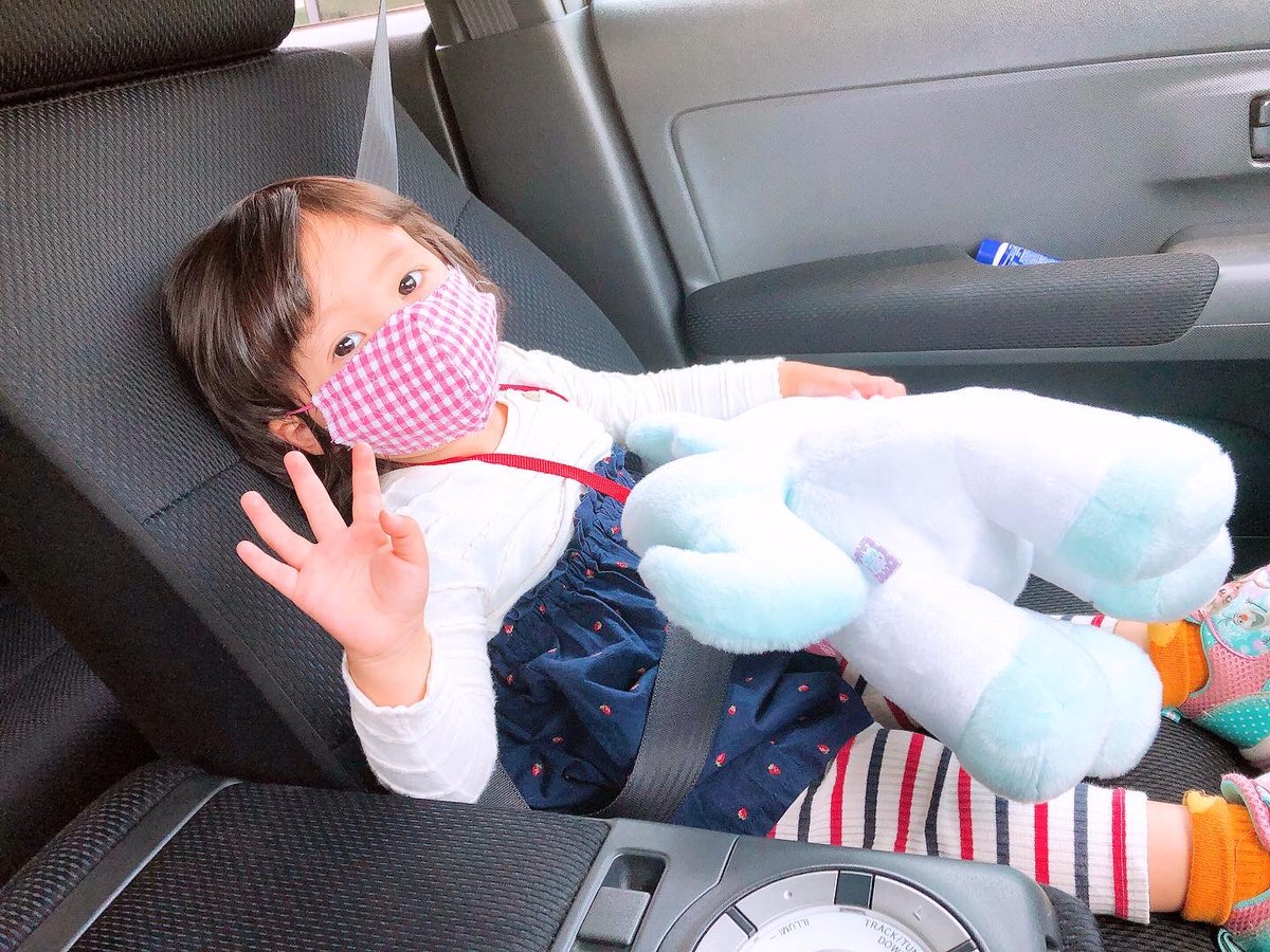 s_6_snow's tweet photo. 子どものマスク可愛いよね〜😋

最初は『パパといっしょ〜』て着けてくれるけど、やっぱりそれも時間の問題で すぐ外したがる。
そうなると買い物すら行けなくなってしまうのが難しい問題😩

公園にもなかなか連れて行けない今
大人も子どもも我慢我慢の時期ダネ← https://t.co/xIRjtwFBPq… https://t.co/XQ1dZQcq6n