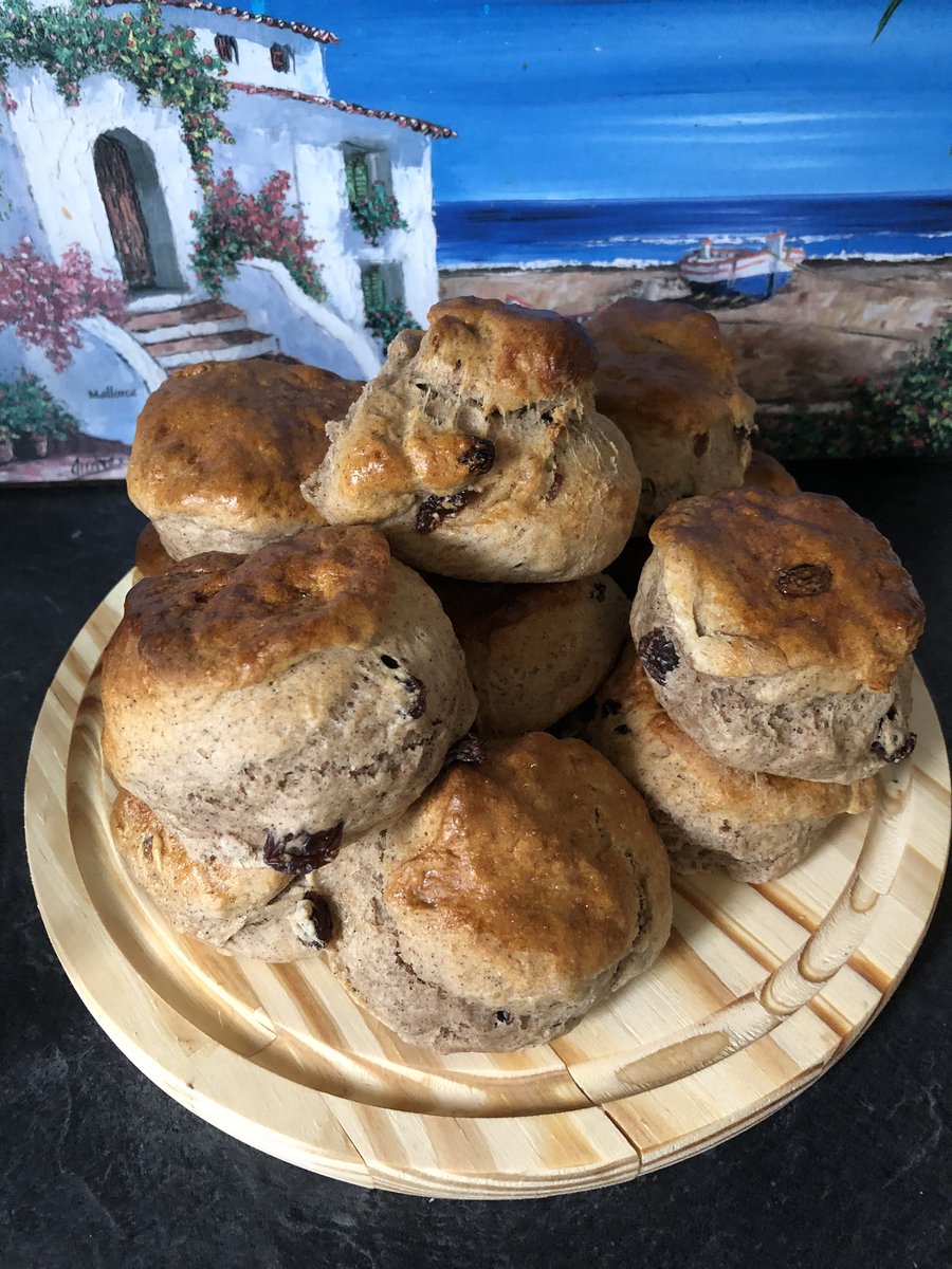 mike_2332's tweet photo. @andipeters Cinnamon and raisin scones! #saturdaybake https://t.co/BkV5D5DT1z