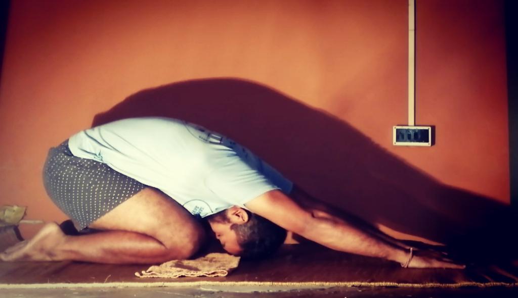 RudraNandi's tweet photo. #makethemost #inittogether 
#TeamNEB #LockdownCountdown #WorkoutAtHome #StayFit #Balasana #ChildsPose @FitIndiaOff https://t.co/ae5bwtCwWk