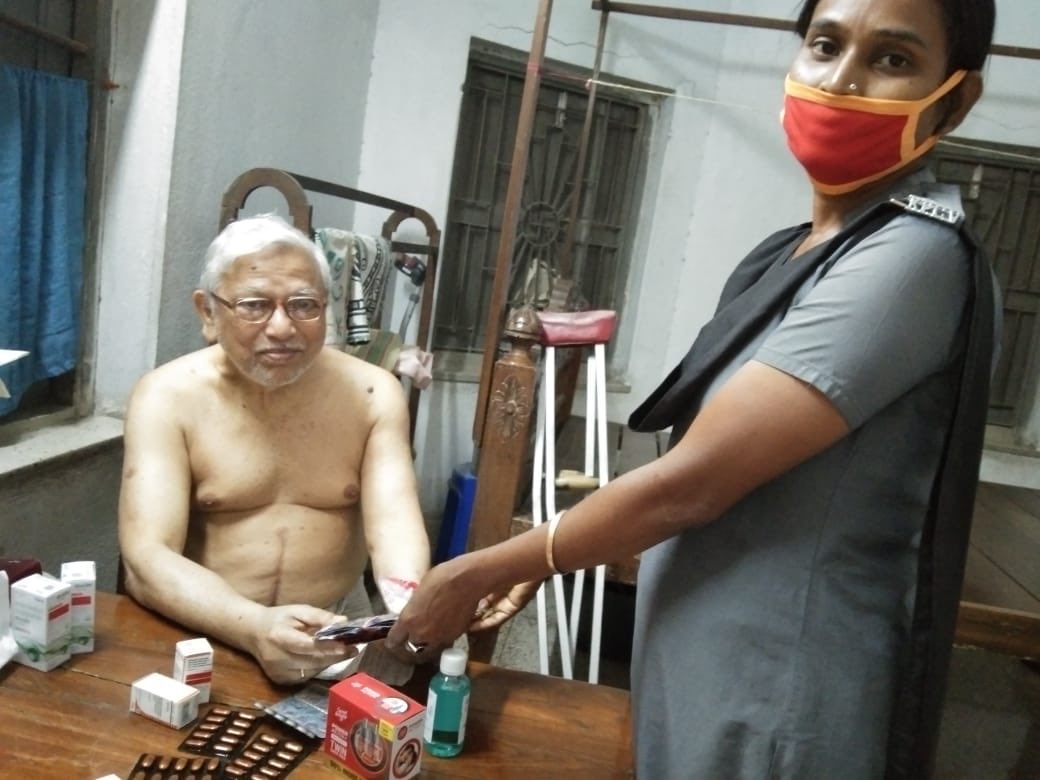 CPKolkata's tweet photo. #WeCareWeDare #Lockdown #FightAgainstCorona #StayHomeStaySafe https://t.co/ZDFJytl4Gk