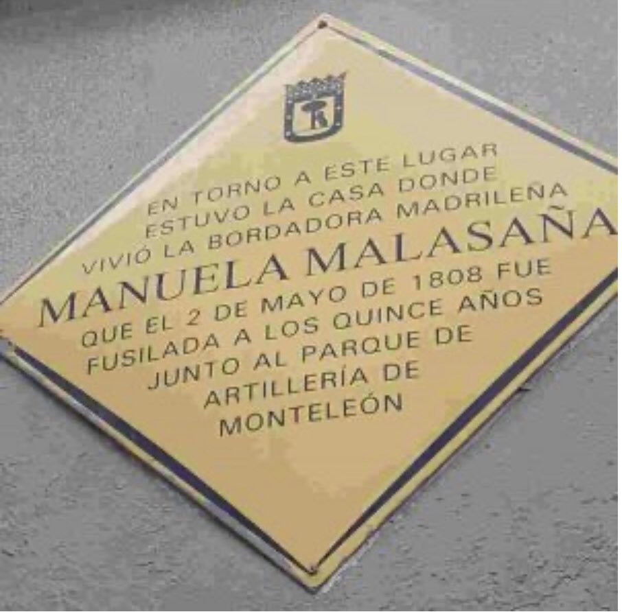 luciacobost's tweet photo. En mayo, a las madrileñas,  nos gusta especialmente salir a la calle para reivindicar el Madrid popular del que nos sentimos orgullosas. Aunque habrá que esperar para celebrar en las plazas, hoy es un buen día #2deMayo https://t.co/SdQnv8VNsl