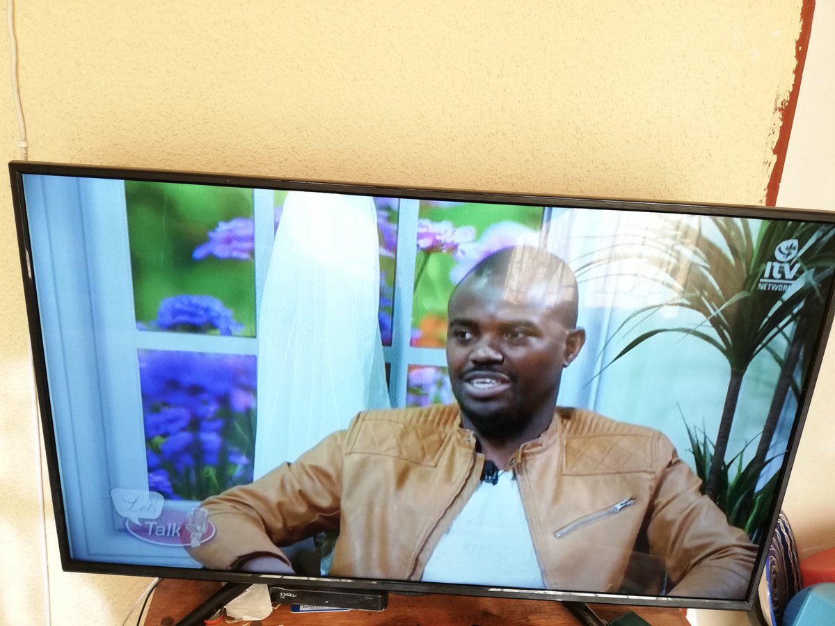 southafricandly's tweet image. Twitter is known for HELPING PEOPLE

Plz help me reach 100K followers so I can release my 2nd book. That's the agreement I have with the publisher. I'm on 92.7K now
plz FOLLOW &amp;amp; RETWEET.

 #LockdownHouseParty 
#SingleAndMingle
#Mamazala
#MadagascarCure
DJ Mandy
Gareth Cliff
Menzi