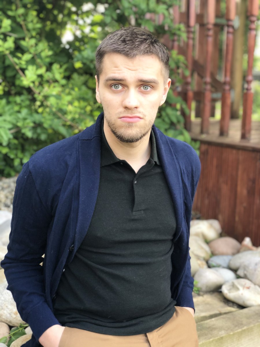 ZackSilk's tweet photo. Working from home? Yeah me too, here's an example of a stylish look that's comfortable. #wfhstyle #mensstyle #WorkFromHome #menswear #Mensfashion https://t.co/qA2YBD1pj5 https://t.co/Ex4UG7ons4
