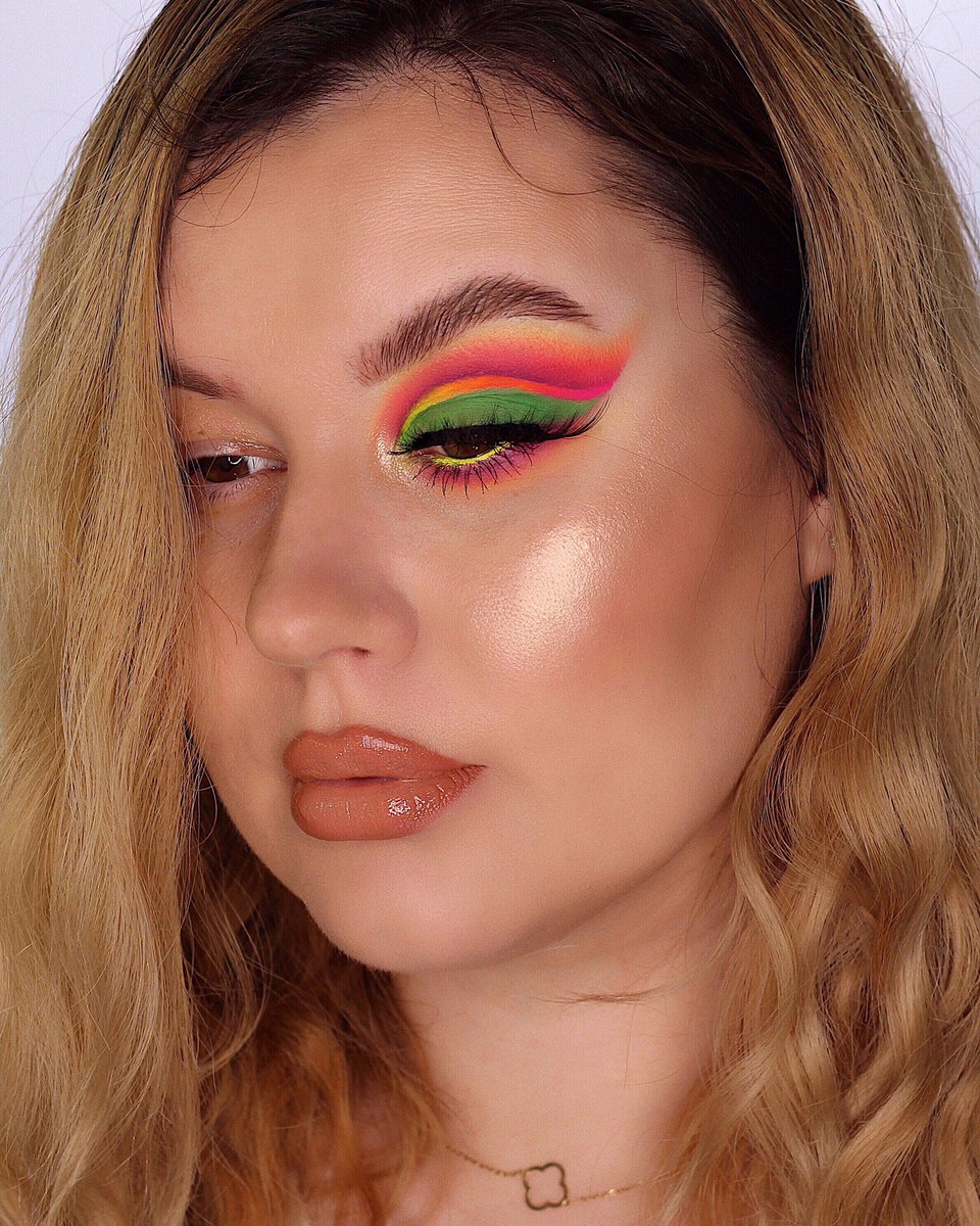 keep_glow's tweet photo. @norvina1 I need 😍I love neon💛💚🧡💜 https://t.co/pP6yXB70Ui