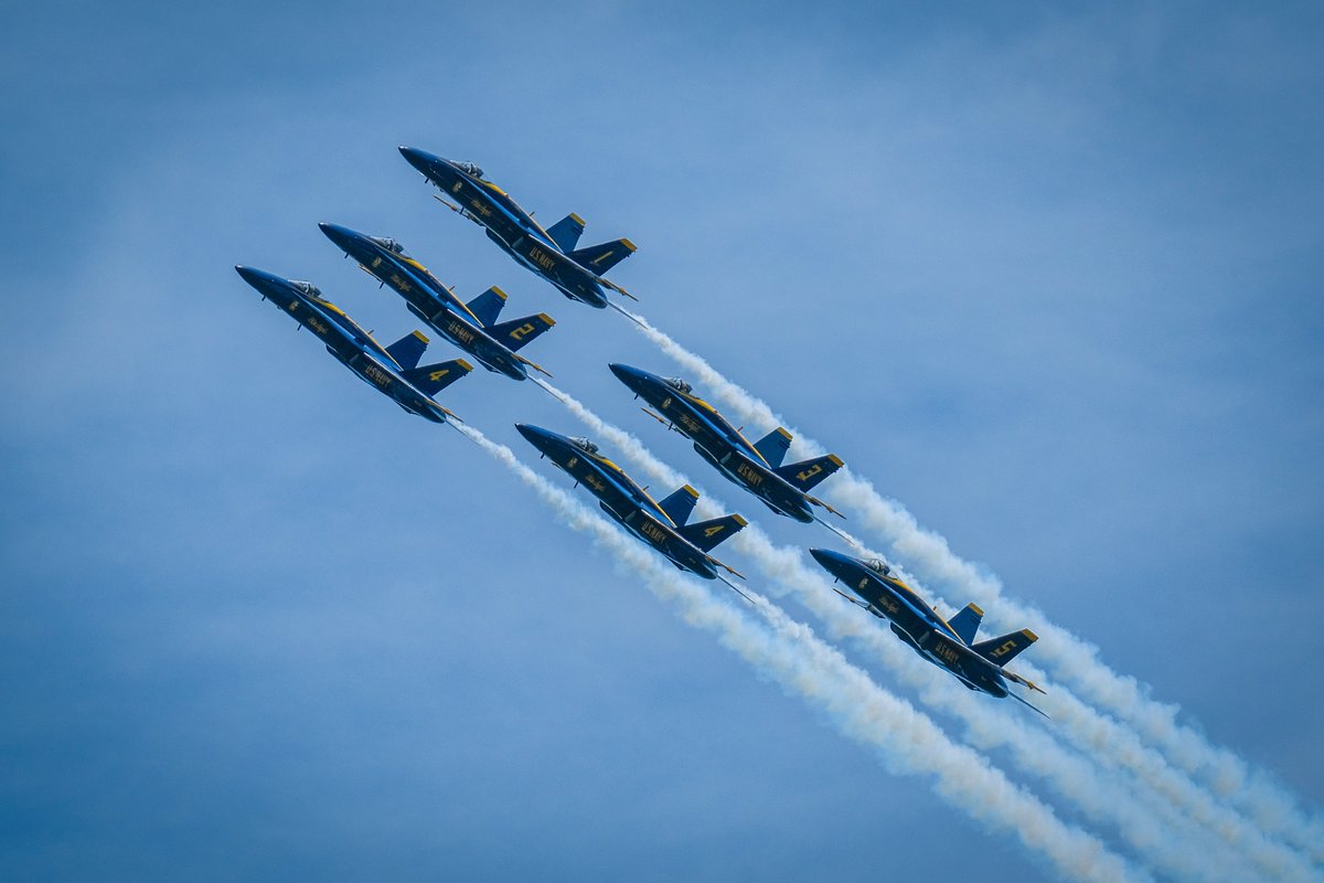 mharmon20's tweet photo. Fortunate enough to be able to see the Blue Angels and Thunderbirds flyover of Washington, DC today... we are truly #AmericaStrong https://t.co/AijSv7Ffby https://t.co/Yggwi04RBl