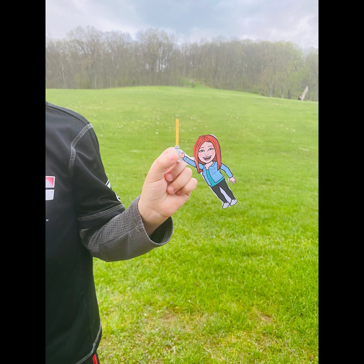 BSanders3421's tweet photo. ⭐️MAY THE FORCE BE WITH YOU⭐️ Kash and #FlatSanders had a light saber battle ⚔️— Don’t worry, we haven’t turned to the dark side!😉 We ended our Jedi trading with a sweet cookie reward 🍪. Thanks for the out of this world adventure! @JoeWalkerES #Mc3GConnected #flatteacherproject https://t.co/GaT99nyX1J