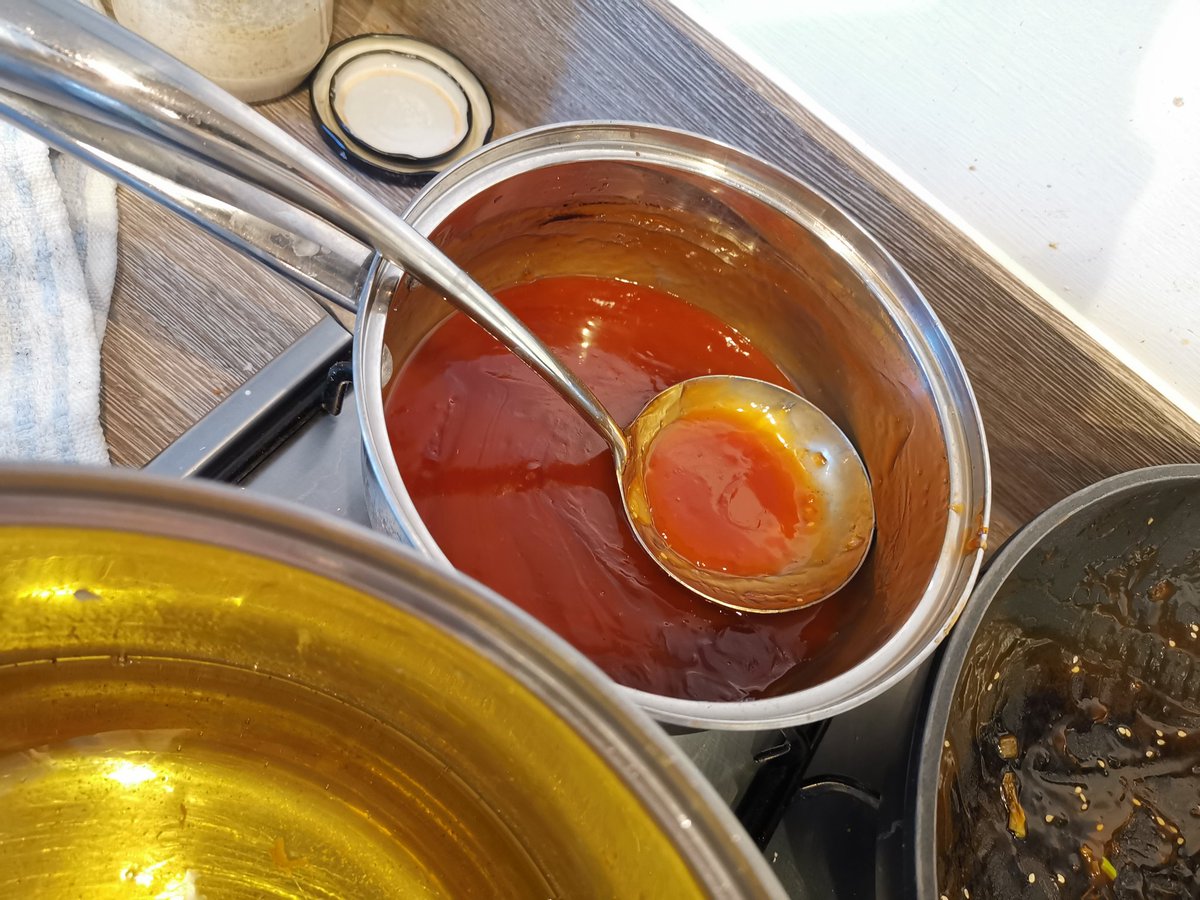 MRJJ82's tweet image. Every Saturday it's been like a takeaway at our house...dishing up meals for the mother in law (and delivering). Over the weeks it's been Lasagne, butter chicken curry,  enchiladas, fruit crumble allsorts...this week's it's sweet n sour chicken Cantonese style. #AlwaysHomeMade