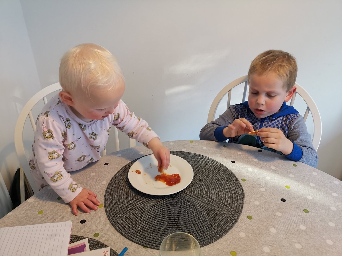 MRJJ82's tweet image. Every Saturday it's been like a takeaway at our house...dishing up meals for the mother in law (and delivering). Over the weeks it's been Lasagne, butter chicken curry,  enchiladas, fruit crumble allsorts...this week's it's sweet n sour chicken Cantonese style. #AlwaysHomeMade