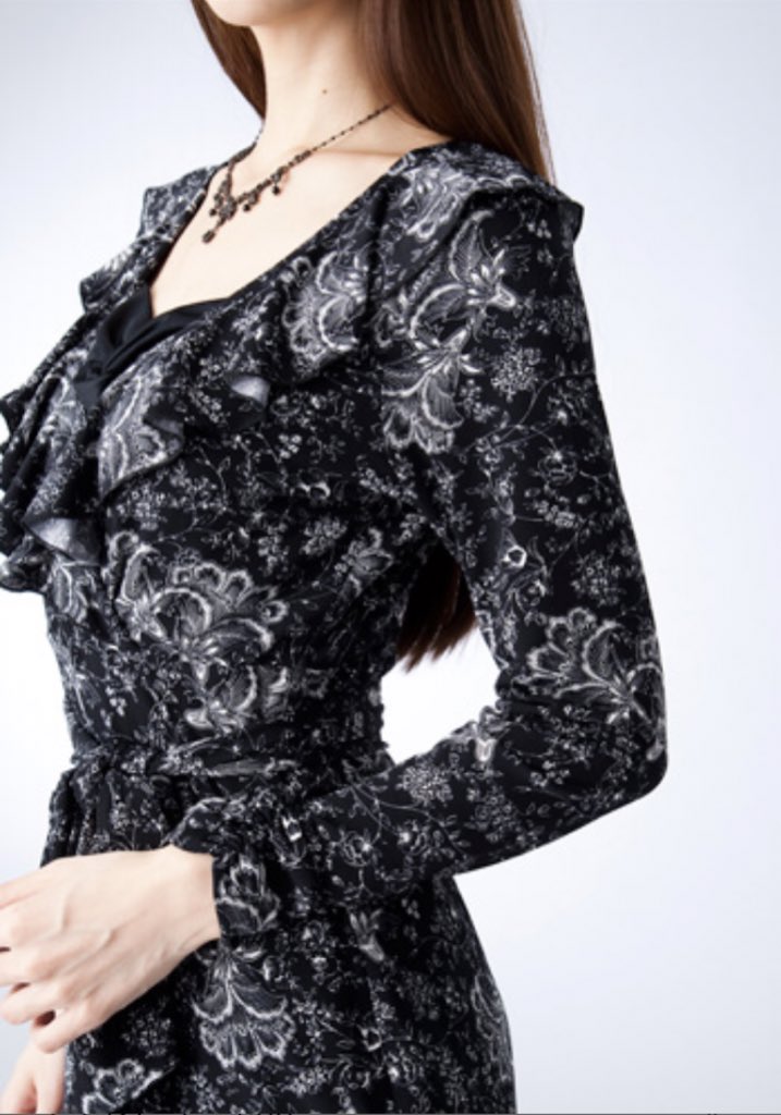 美怜 美怜監督先生のお譲りクローゼット Mimi Grant カシュクールワンピース フラワープリント モノクロ Sサイズ 元値 円 セール価格 お譲り価格 4500円 送料込 胸元が大きく開いたデザインなので インナー必須になります インナーは付属しません