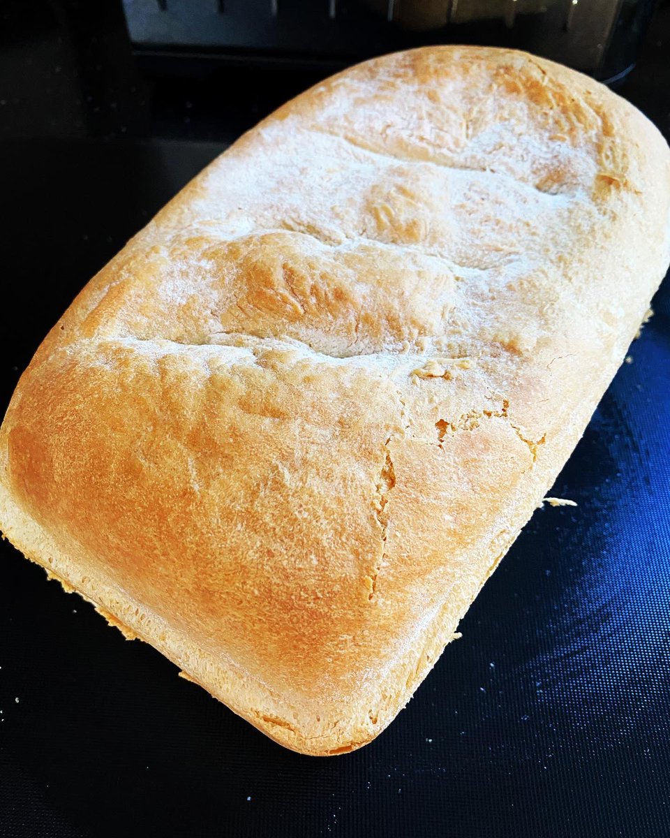 chocolaty_clare's tweet photo. Using my loaf. #homemade #notamixerinsight #jamandbread 😋 https://t.co/PZFVCiPuof
