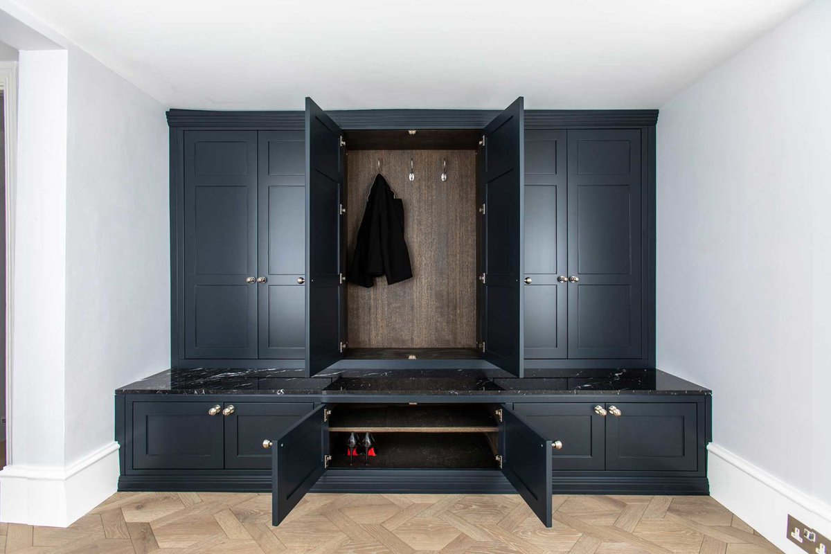 BathBespoke's tweet photo. TOWNHOUSE BOOT ROOM
Floor-to-ceiling cabinets with ample space are finished in Farrow & Ball Railings with a Nero Marquina marble top. https://t.co/JaKh3wE6IV #bathbespoke #bespokeinteriors #handmadefurniture #bespokefurniture #bootrooms #storageideas #bespokestorage https://t.co/5VMLhW8ENp