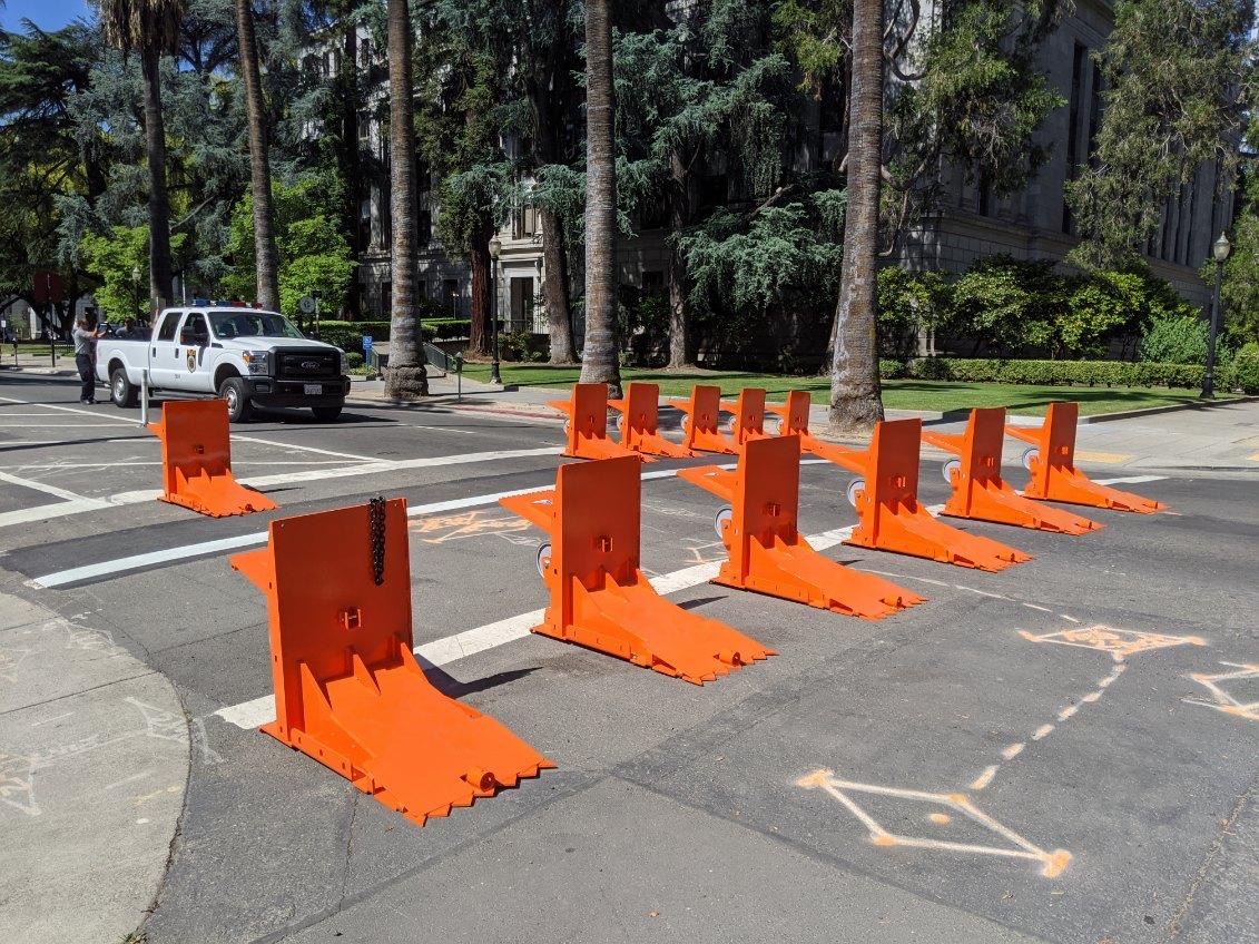 meridianbarrier's tweet photo. MERIDIAN® barriers in place to help ensure a safe perimeter around the California State Capitol. #vehiclebarriers #mobilesolution #safetyfirst #crowdprotection @TheCityofSac @SacPolice https://t.co/lMZYN251Cl