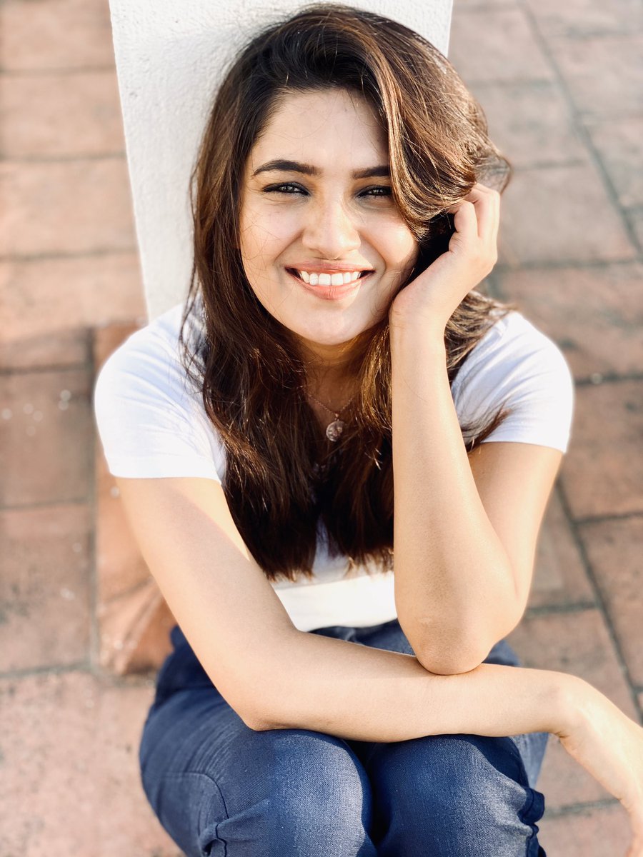 vanibhojanoffl's tweet image. ❤️#stayhome