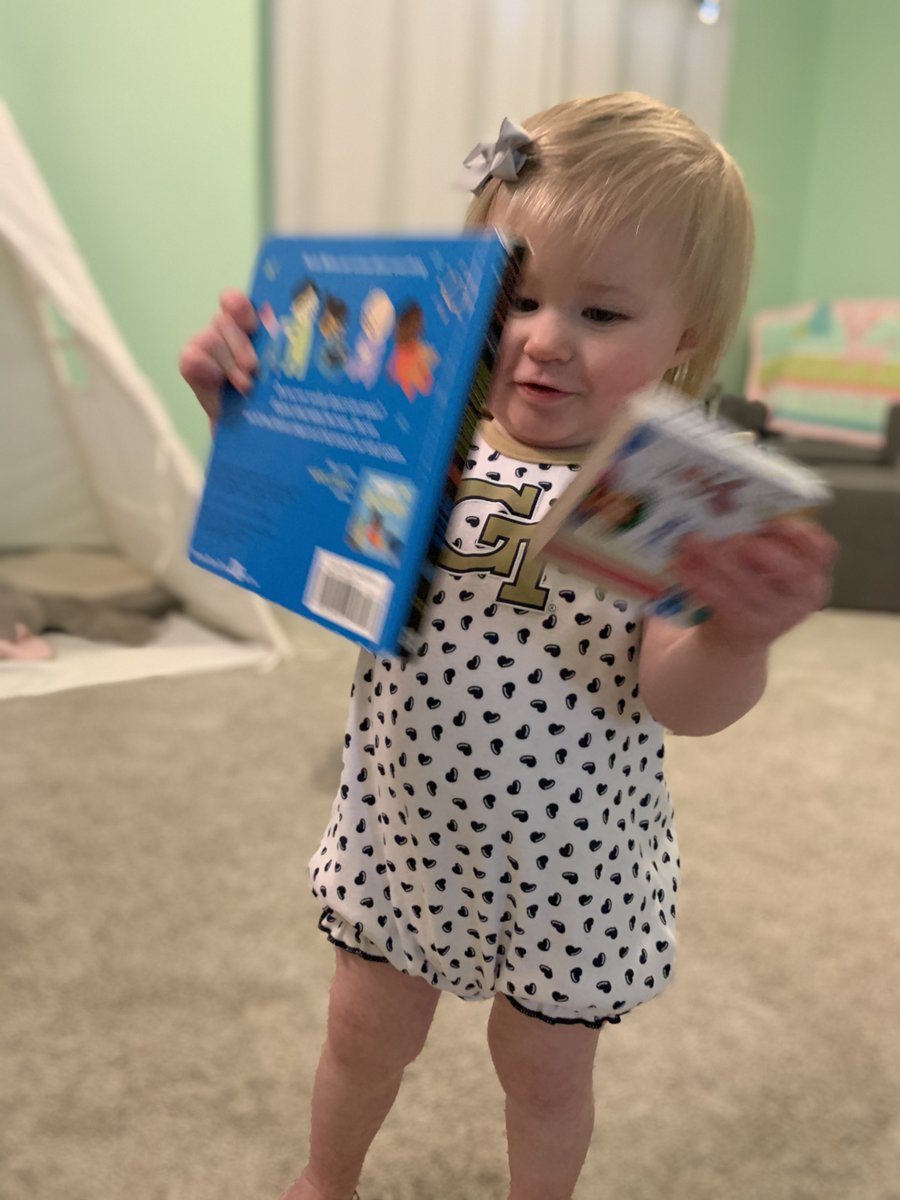 BravesCallie's tweet photo. Future #GTGrad right here reading about space. I put the book facing towards me, she usually reads right side up. 😂 #GoJackets Also, the second picture is the face she made when I said we could read one book. Girl loves to read. https://t.co/fdkLfRr3MB