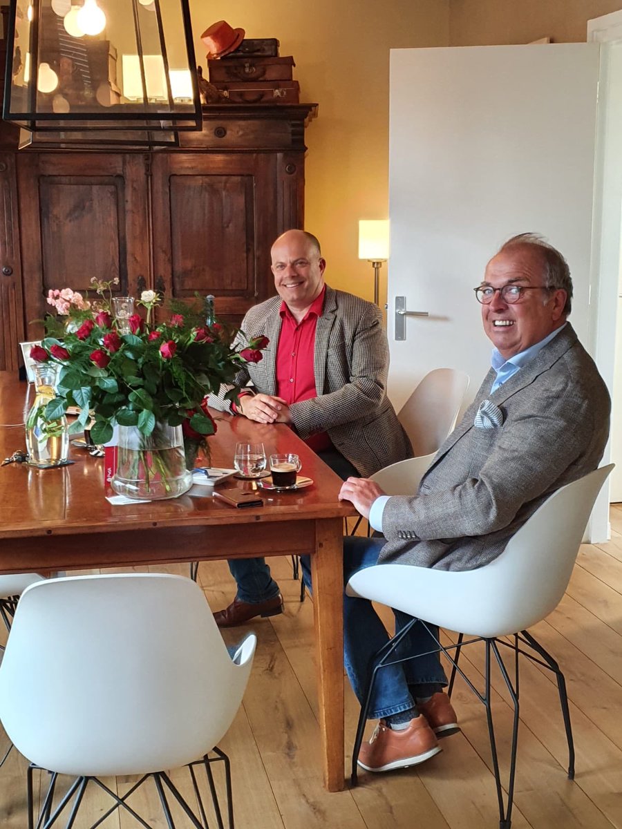 Het 1e webinar van de PvdA Hoeksche Waard met daarin een gesprek met oud burgemeester Peter van de Velden is nog te zien pvdahoekschewaard.webinargeek.com/watch/replay/5… #1mei #dagvandearbeid #PvdA