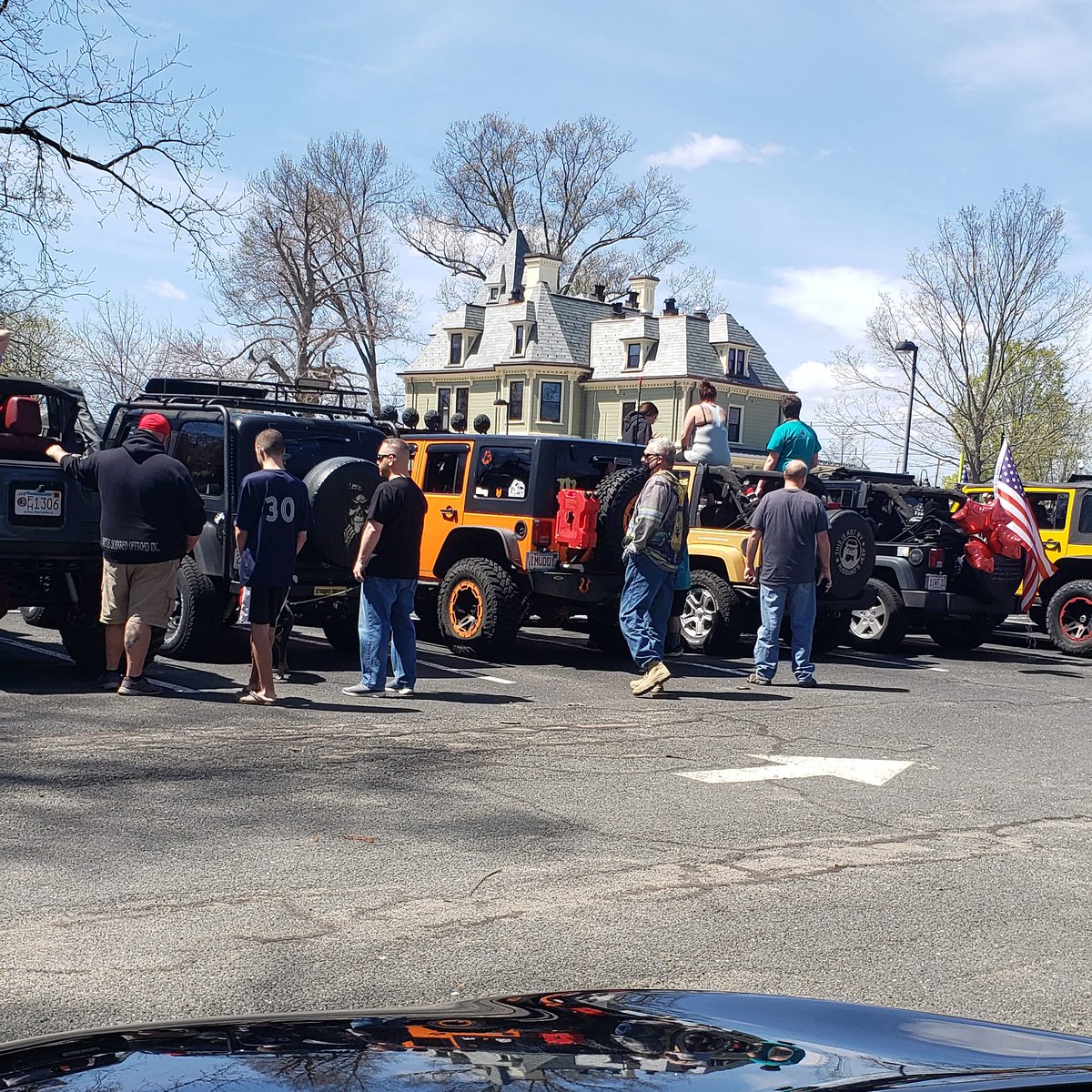 Holy_hell_kelly's tweet photo. #brandonscarparade https://t.co/SA0yOHLZ7N