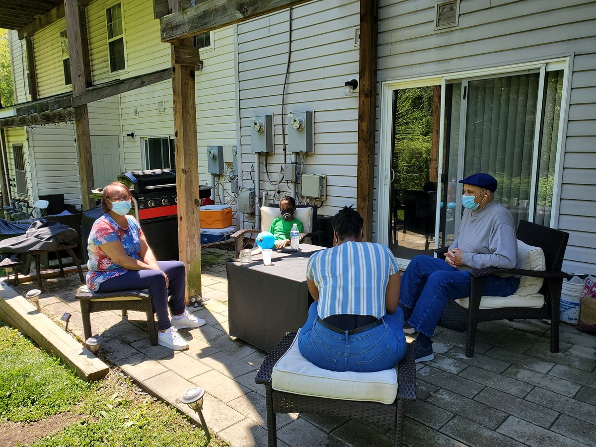 BooTutt71's tweet image. Social Distancing #FrontYardCookout