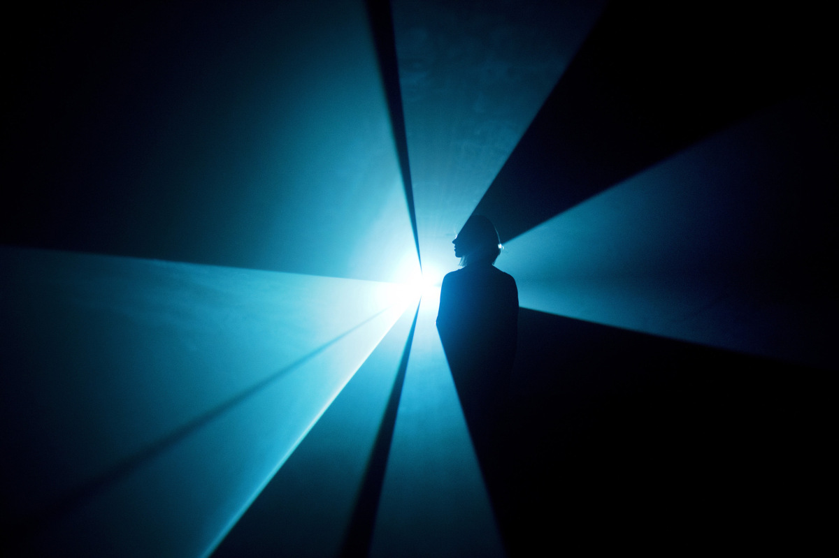 Şimdi #KopsunKıyamet diye güya kadere meydan okuyor, korkunuzdan kaçmak için de ıslık çalıyorsunuz!

Oysa kıyamet:

Bir kereden ne olur deyip dürüstlüğe su kattığınız gün,

İyi niyeti bönlük sayıp menfaatinize taptığınız gün,

Samimiyeti riyayla aldattığınız gün

Kopmuştu zaten!