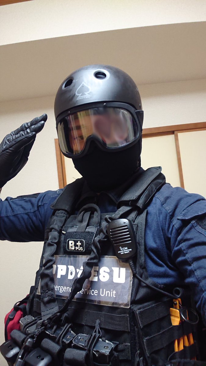 hegiy014's tweet photo. #エアコミケ 1日目、ジャパリパーク警察(#JPPD)で参加してました!
1枚目左目だけ時空歪んでるのは部屋のものが写り���んでるから
#JAPALE https://t.co/YesUssX1qJ