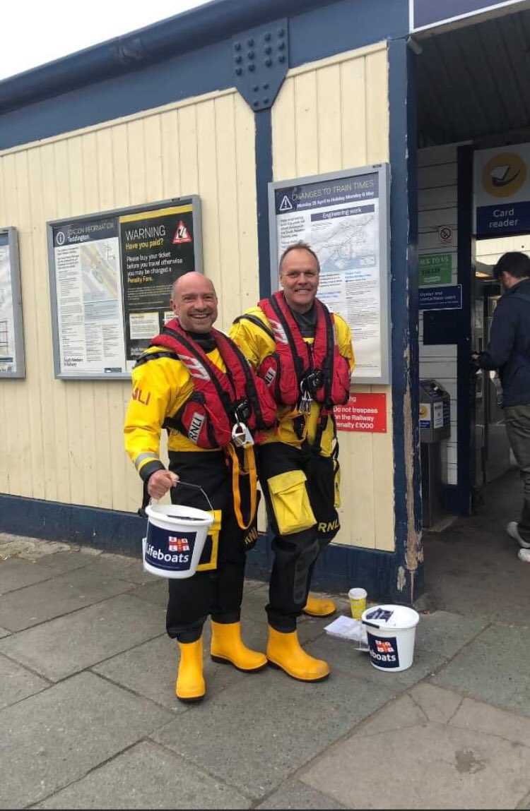 Teddington Lifeboat tweet media