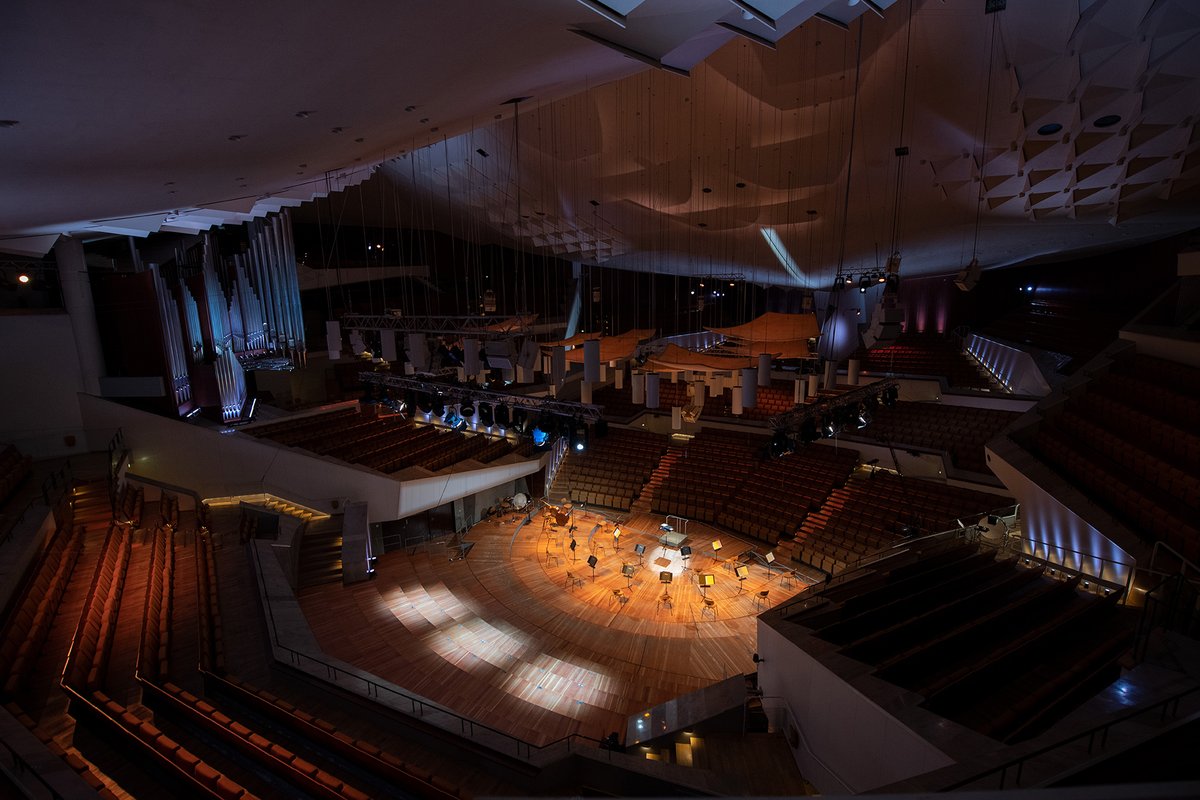 BerlinPhil's tweet photo. In about 3 hrs we broadcast a repeat of yesterday's #EuropeanConcert with #KirillPetrenko
Be sure to tune in at 
https://t.co/ZIPxrob1i9

 #Mahler #Barber #Ligeti #Pärt https://t.co/VSiofjUo84