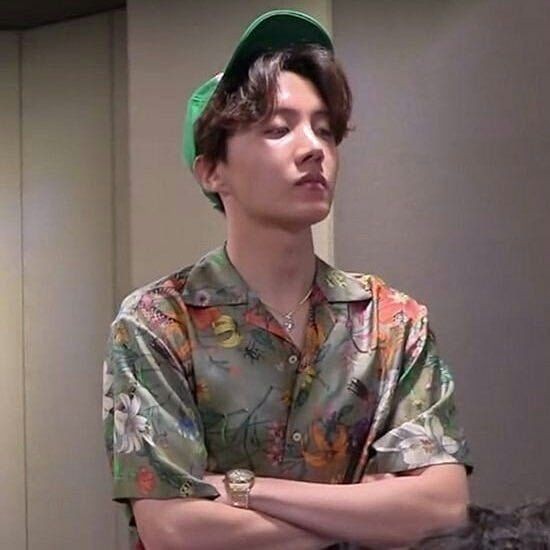 โลกของแทแท ' HoSeok is babe มัมมี๊เพิร์ธแซนต้า💐 tweet media