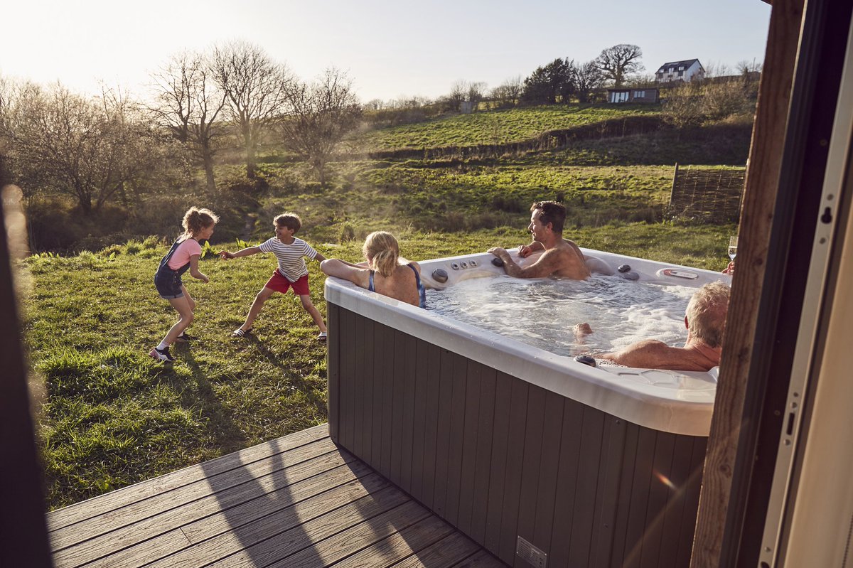 RobPassmore1's tweet photo. New lifestyle work for @JustHotTubs shot pre lockdown with @AltumMedia @mustardmodels  
Just added full gallery to my site
#lifestyle #family #locationshoot https://t.co/lyas1k7Ggb