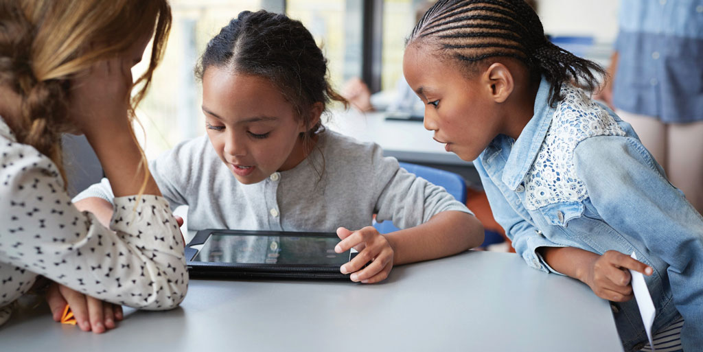 RenLearnUS's tweet photo. Live webinar: Educators share best practices for remote learning with AR, @myONreader, and @learnfreckle—and explain how they’re planning for summer and fall.

Join us on Wed., May 6, at 1:00 pm CDT. https://t.co/5mt0D7jjMe https://t.co/3XMzs2lUjH