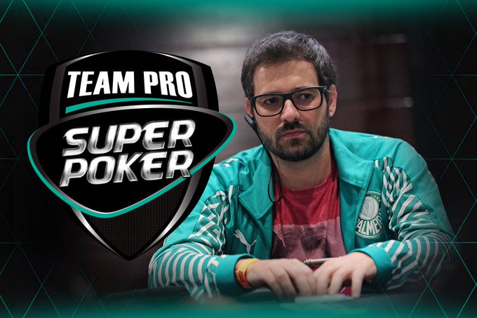 SuperPoker's tweet photo. CANDIDATO FORTE! @Salsichasp Salsicha elogia estrutura do #SuperPokerTeamPro: “Mérito do jogador” https://t.co/U32QMv5ONT #Poker #SuperPoker #PokerOnline #VemProOnline #FiqueEmCasa https://t.co/kxWMC3LYaX