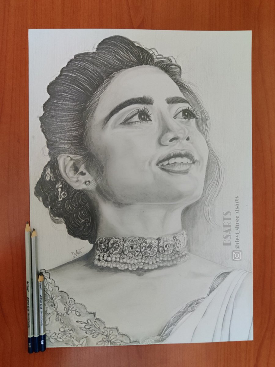 DeviShreeDs1's tweet photo. Here's my pencil portrait of the cutest❤️ @iamRashmika 
 @iamRashmika
@RashmikaFan 
@RashmikaFan 
@iamRashmika
#artists #pencilsketch #portrait #teluguactress #RashmikaMandanna https://t.co/TXC3iAFmdX