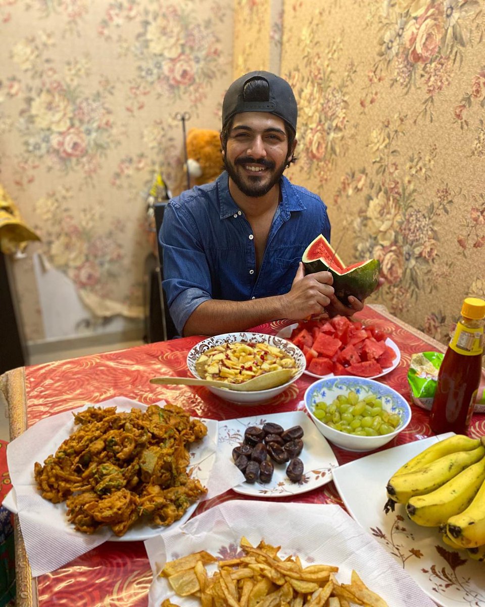 The Siblings #SheezanMohd and Falaq Naaz shared an adorable picture during iftaari and prayed for all the people across the globe.
May Allah take away all of your Troubles and bless you with everything you desire, deserve and wish for.
#sheezanmohd #falaqnaaz @falaqnazz