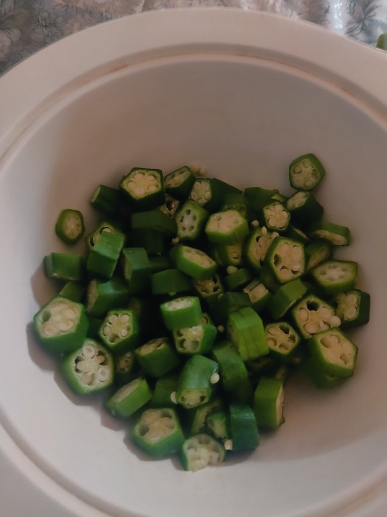 It's Saturday night. I am cutting Bhindi listening to Viet Jazz.