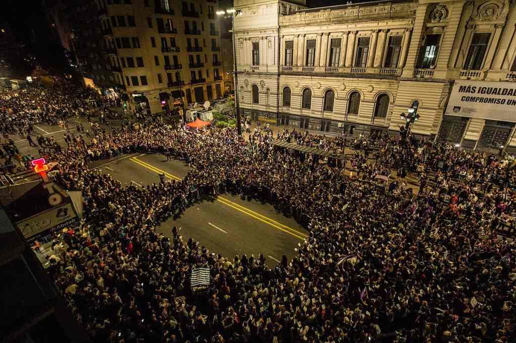 ElEstadoNet's tweet photo. La doble explotación que sufre la mujer https://t.co/Mw6YYu5D2U https://t.co/r6YlZh14Mq