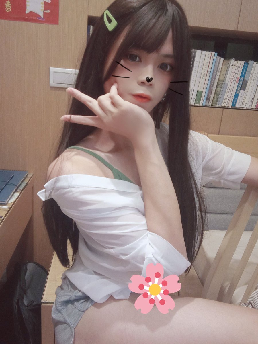 Uzivatel 珞珞luoluo Na Twitteru 新假髮試拍 讓我清純起來rrr 回到最初的感動rrr 小花是遮肥肚不要誤會rrr 女装 女装男子