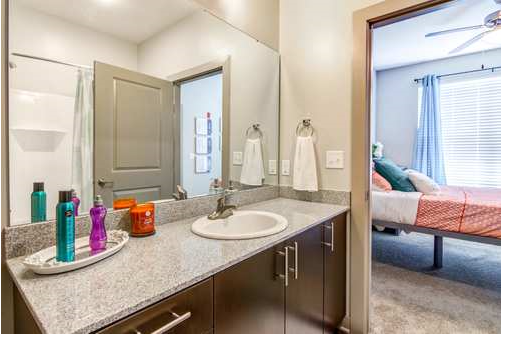 TheStandard_STL's tweet photo. Did you know that every Bedroom at The Standard has its own private Bathroom?

We only have 4 spots left for Fall 2020, call us today! 

#livethestandardstlouis https://t.co/OflWVgvpiL