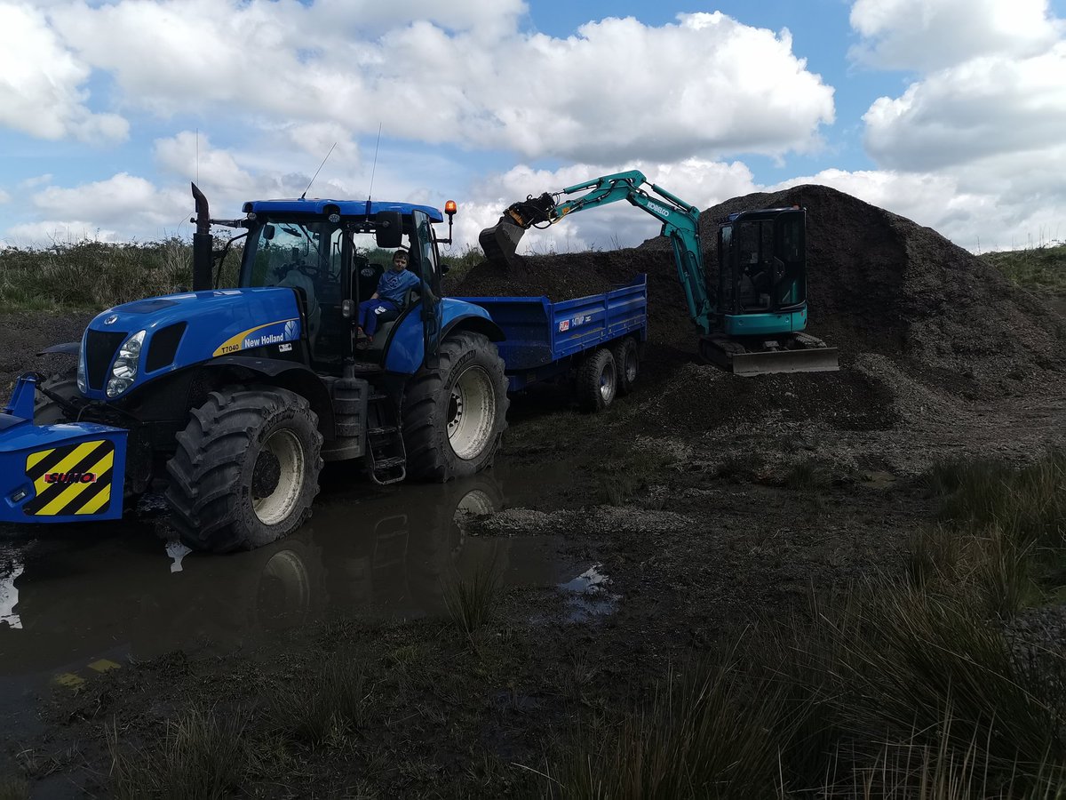 The trusty sk28 working the face of the Quarry today keeping the dump trailer going 💪 <a href="/molson_group/">Molson Equipment</a> <a href="/molsoncompact/">Molson Compact Equipment</a> <a href="/engcon_uk/">Engcon UK Ltd</a>