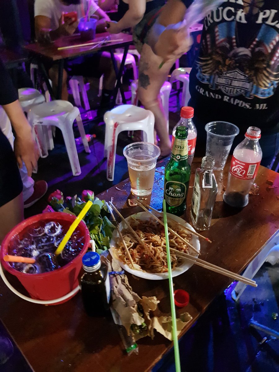 มาช่วยเคาะแท็กครับ เป็นคนนึงที่จะโดนนางหลอกเหมือนกันแต่รู้ทันเลยชิงหลอกกลับ เพราะมีคนมาขอให้ช่วยด้วยเลยได้เจอกับนางที่ข้าวสาร นางจะโกงทุกรูปแบบโกงสารพัด เล่ห์เหลี่ยมเยอะมากจริงๆเตง #แพรวาโกงทุกด้อม