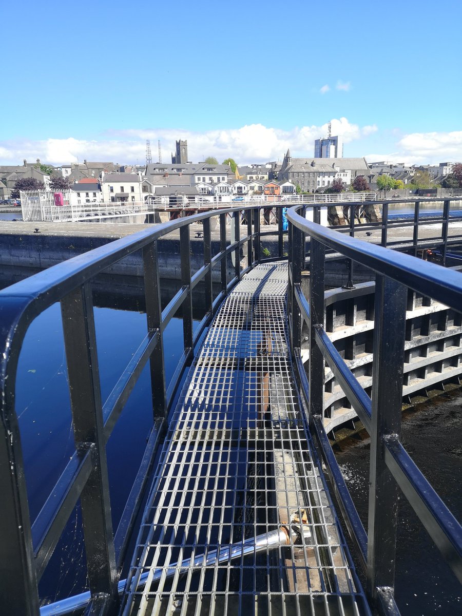 heartlandstours's tweet photo. Looking forward to the Lock gates opening,heading downriver to #Clonmacnoise and finishing my tour with a drink at @seansbarathlone
#IrelandsHiddenHeartlands #DiscoverIreland #FailteIreland #HodsonBayHotel #Boattours #Athlone #BastionKitchen #TheFattedCalf #NationalTourGuide https://t.co/G9xRPu5ACM