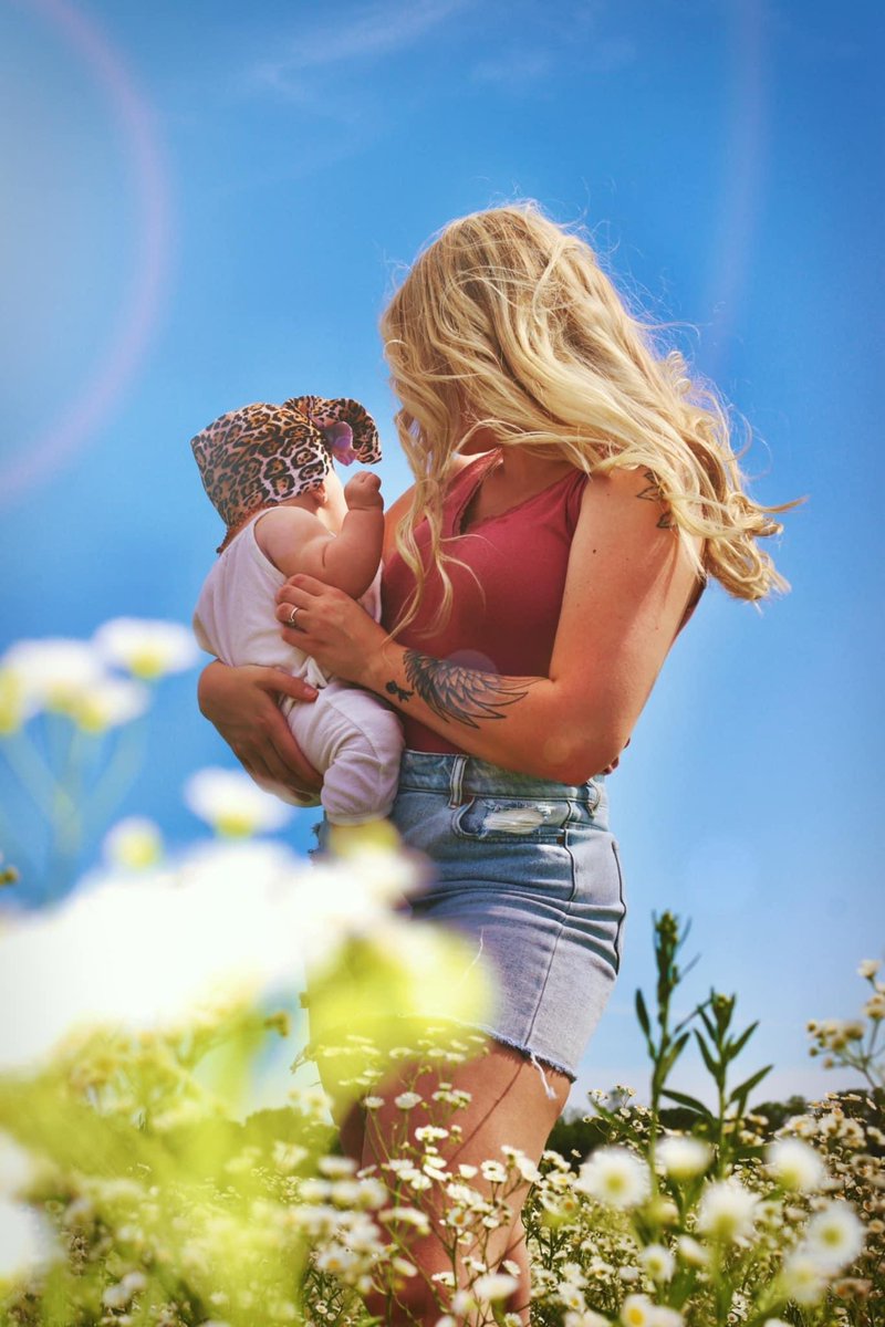shawtyshawna2's tweet photo. let your dreams blossom, wild child. 🌼 
photography by: @JplusLPhotos https://t.co/se8YkTXGpj