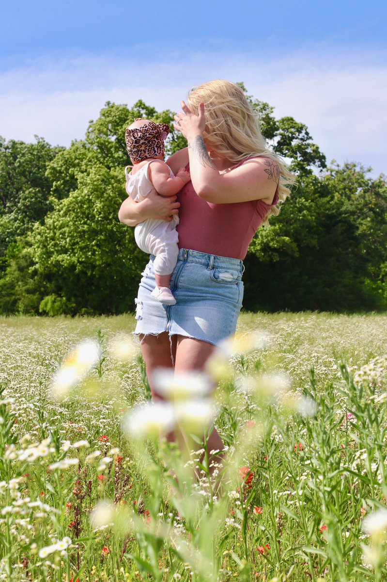 shawtyshawna2's tweet photo. let your dreams blossom, wild child. 🌼 
photography by: @JplusLPhotos https://t.co/se8YkTXGpj