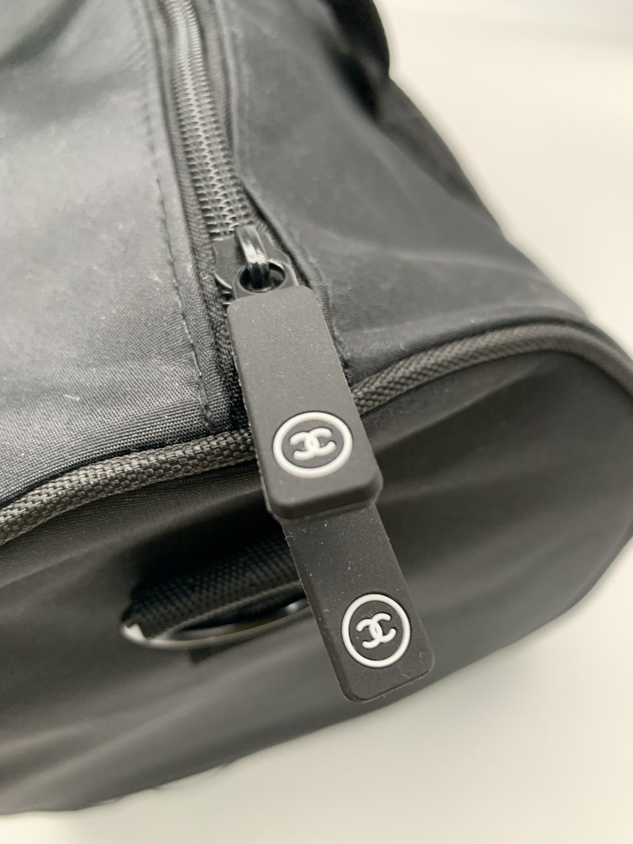 Helen01292427's tweet photo. CHANEL ノベルティ
ボストンバッグ

入荷しました！
これを持って旅行に行きたいな💨
まだ自粛中だけど💧

#CHANEL
#シャネル
#ノベルティ
#ボストン
#ボストンバッグ
#ボストンバッグ女子 https://t.co/i3U2Ji2g9Q