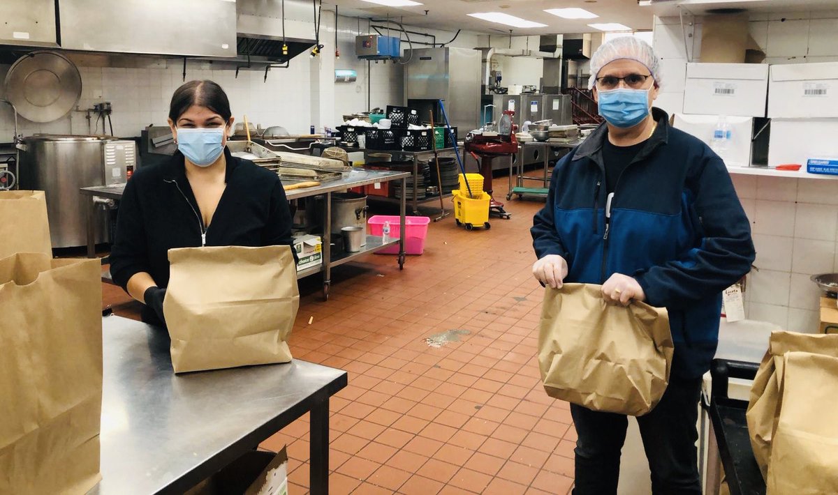 RudyCuzzetto's tweet photo. So proud to join my friend @francestibollo and her @pastaitforward team at the @ChateauLeJardin in #Vaughan to prepare meals for our frontline heroes at the @MSHospital. I’m inspired by their dedication, and their true #OntarioSpirit! #PastaItForward #OntarioTogether #TeamRudy 🍝 https://t.co/zIpcbSFdu1