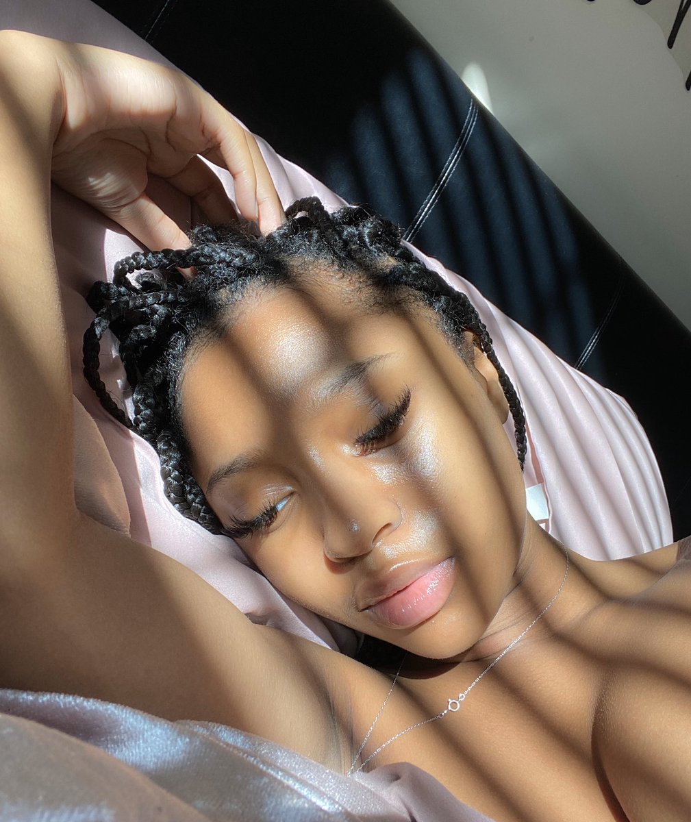 _graelea's tweet photo. Natural skin for the win 🦋 https://t.co/bRjxBetyFu