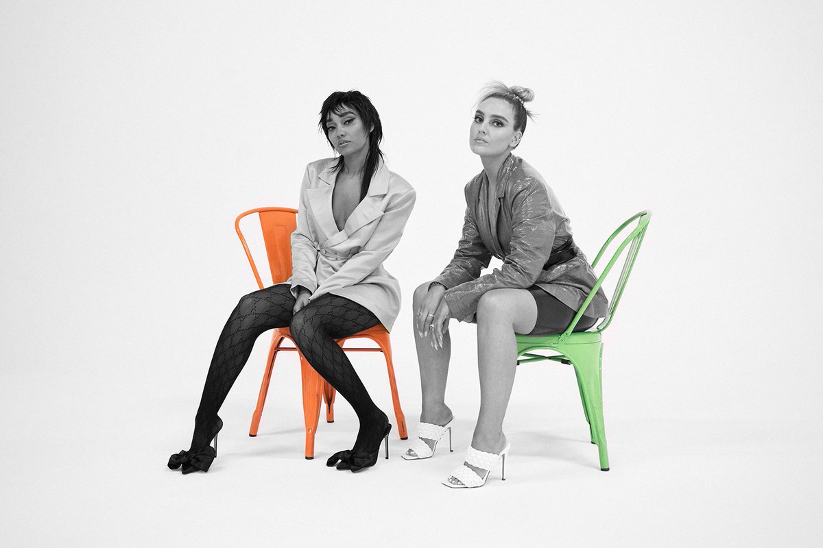 LittleMix's tweet photo. 🧡💚 https://t.co/ofmkLPeeXx https://t.co/dNue1uhM1B