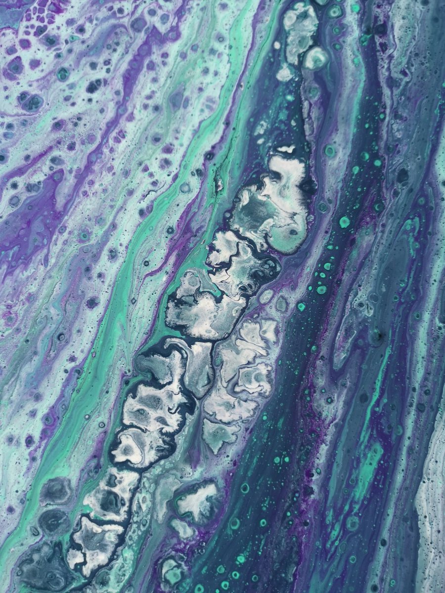 LauraDentArt's tweet photo. Acrylic paint pouring to relax. I love the way it looks like a planet on the circular canvas #acrylicpaintpouring #abstractart #cells #planets #spaceart #creativityrules #artforfun #purpleandgreen #texture #creativeathome #inspiredbyspace #isolationart https://t.co/8f7wckROZQ