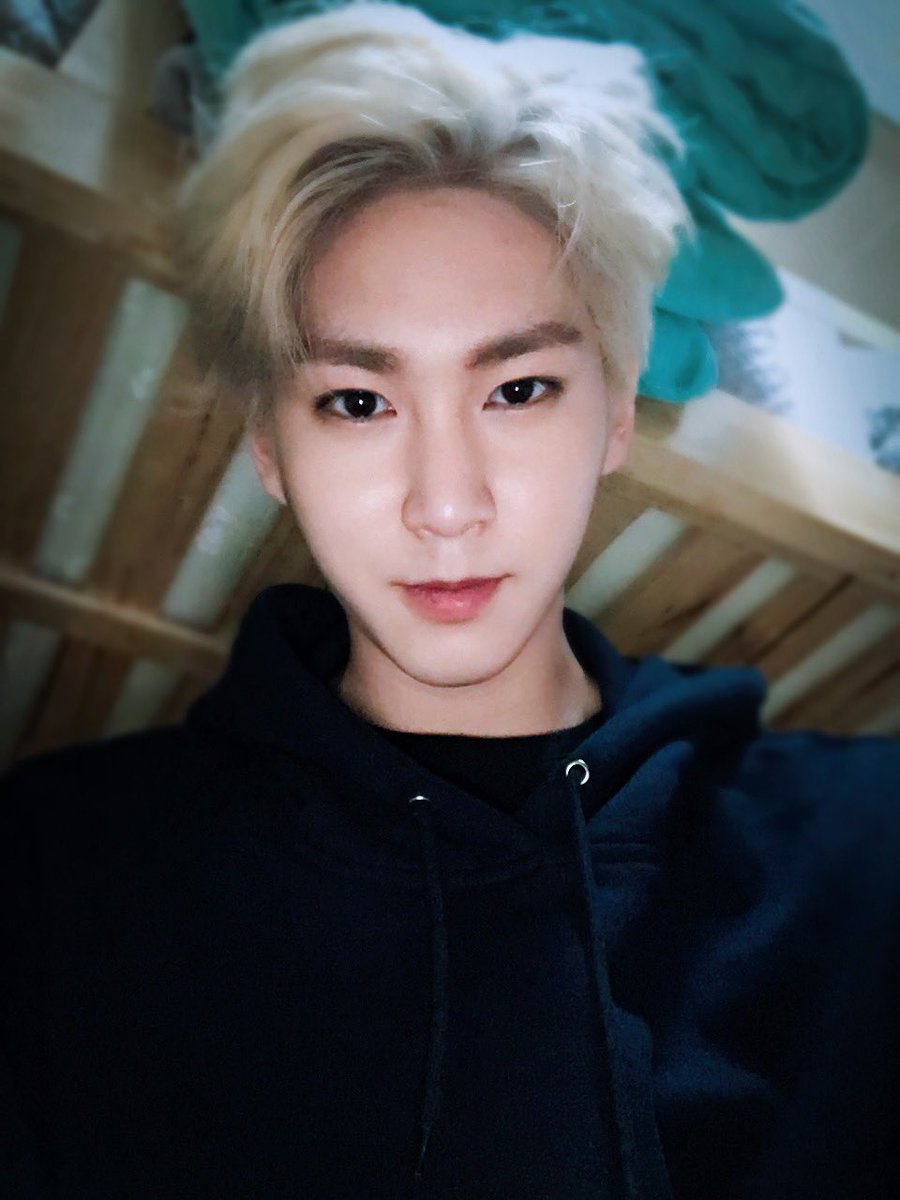 CUBE_PTG's tweet photo. [#신원] 2016년 어느날 ㅎㅁㅎ https://t.co/yhCIg72EZ8