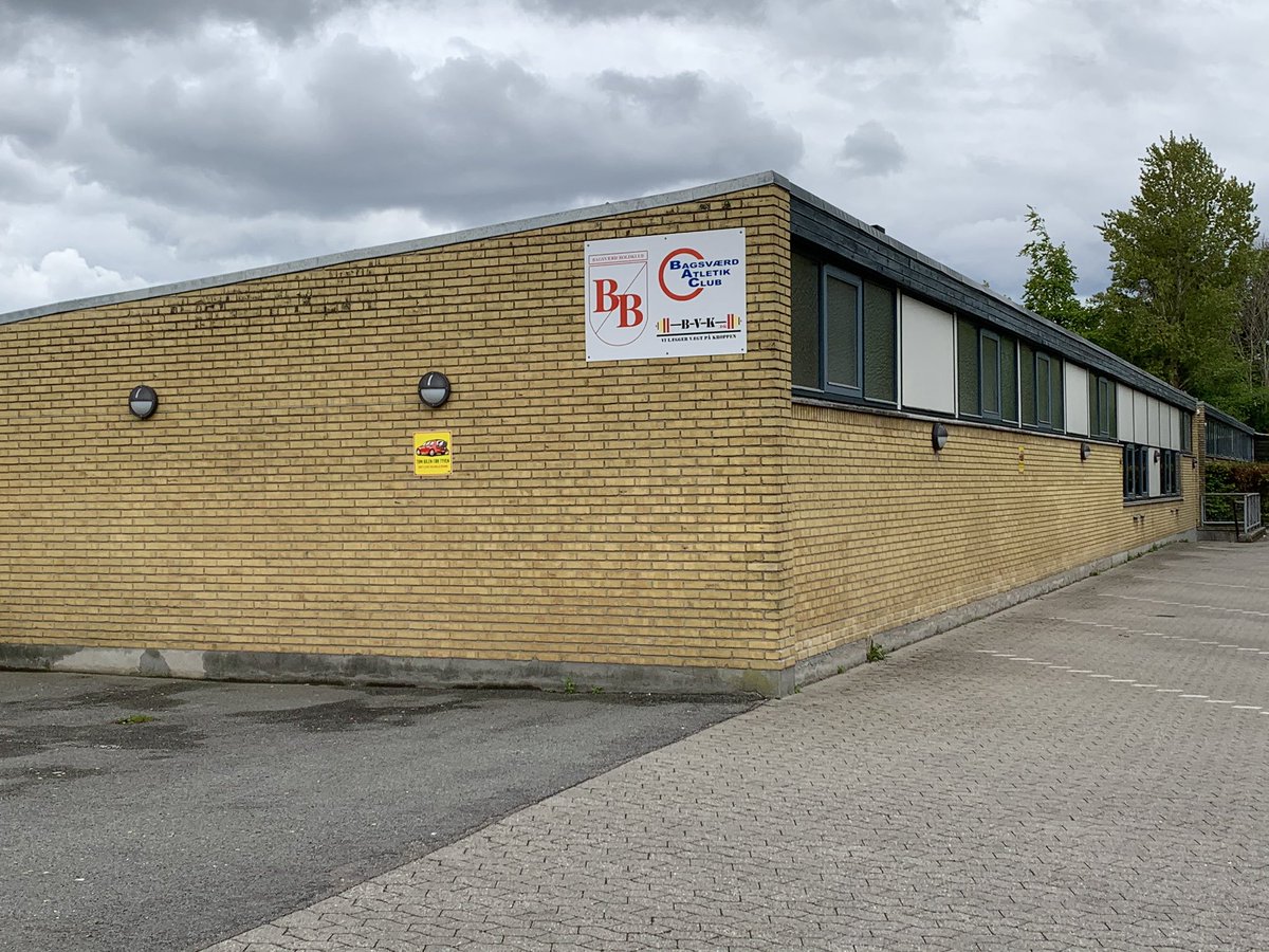 NNbart's tweet photo. Bagsværd Stadion, hjemmebane for Bagsværd Boldklub (serie 2), mit lokale hold, som jeg endnu har til gode at få set i aktion. Hermed slut efter en dag med 4 stadions, debut som aktiv tweeter og den længste cykeltur i laang tid. Tak @Bruun6eren for initiativet!#herermitstadion https://t.co/UBDS5mfOvO