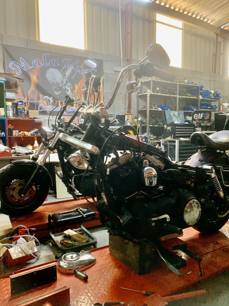 javidffd's tweet photo. Seguimos trabajando para poner a punto tu Harley . #harleydavidson ,#harleypassion ,#dyna ,#dynastyle ,#fatbob ,#streetbobfans ,malavida75,#malaga,#coin,#marbella ,#fuengirola ,#custombike ,#zodiac_spain_portugal_andorra ,#partseurope ,#motorcyclestorehouse ,#customchrome https://t.co/1RlbVjBMt4